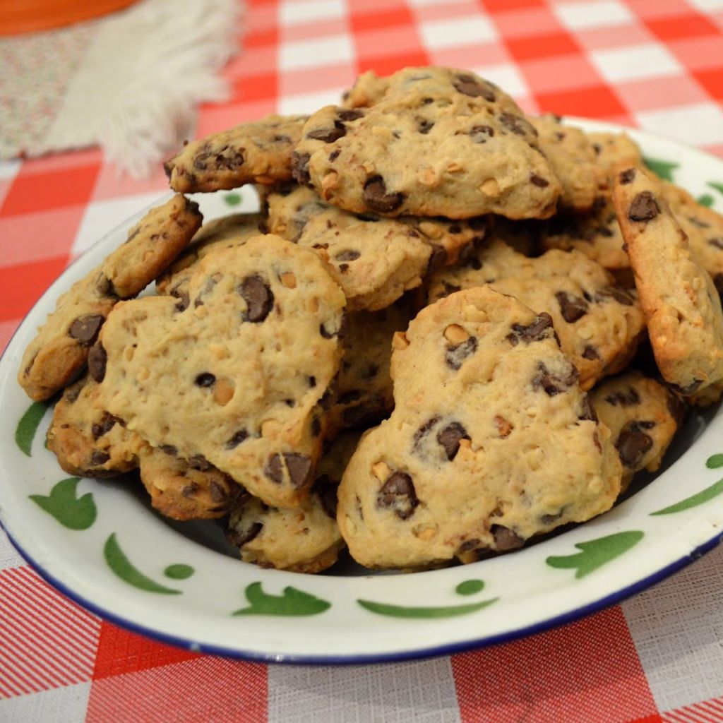 Cookies Veganos de Amendoim com Gotas de Chocolate Sem Açúcar