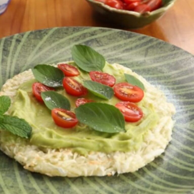 Tapioca Vegana Recheada com Creme de Abacate